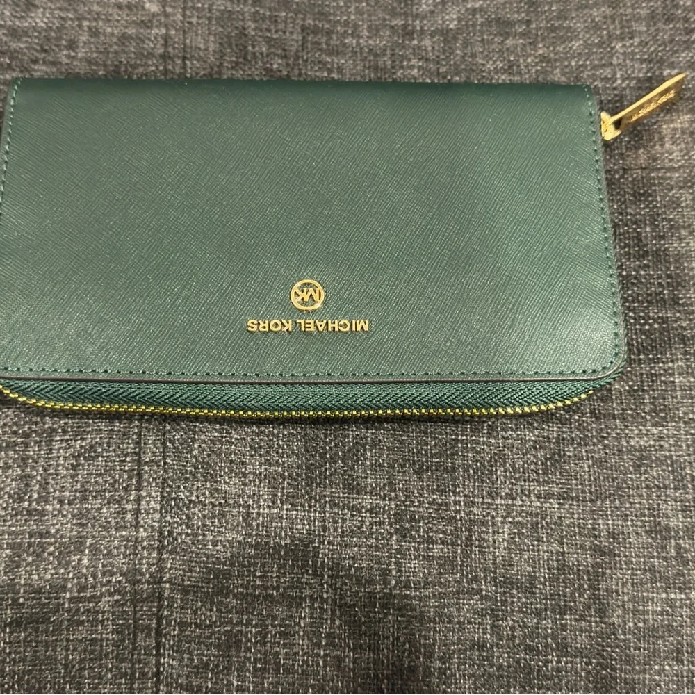 Michael Kors Malachite Jet Set Continental Saffiano Leather iPhone Wallet - Picture 2 of 7